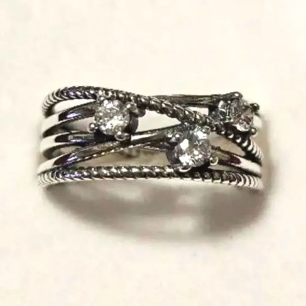Women's Classic 925 Sterling silver ring sz 8